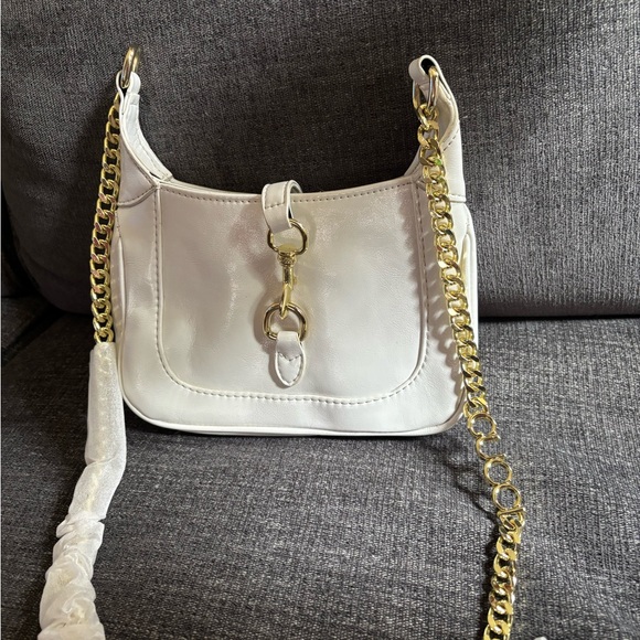 Elegant White Shoulder Bag with Gold Chain - Picture 1 of 4